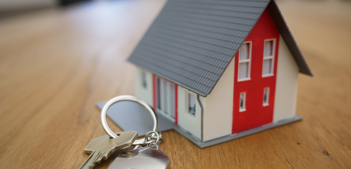 house-keys-desk