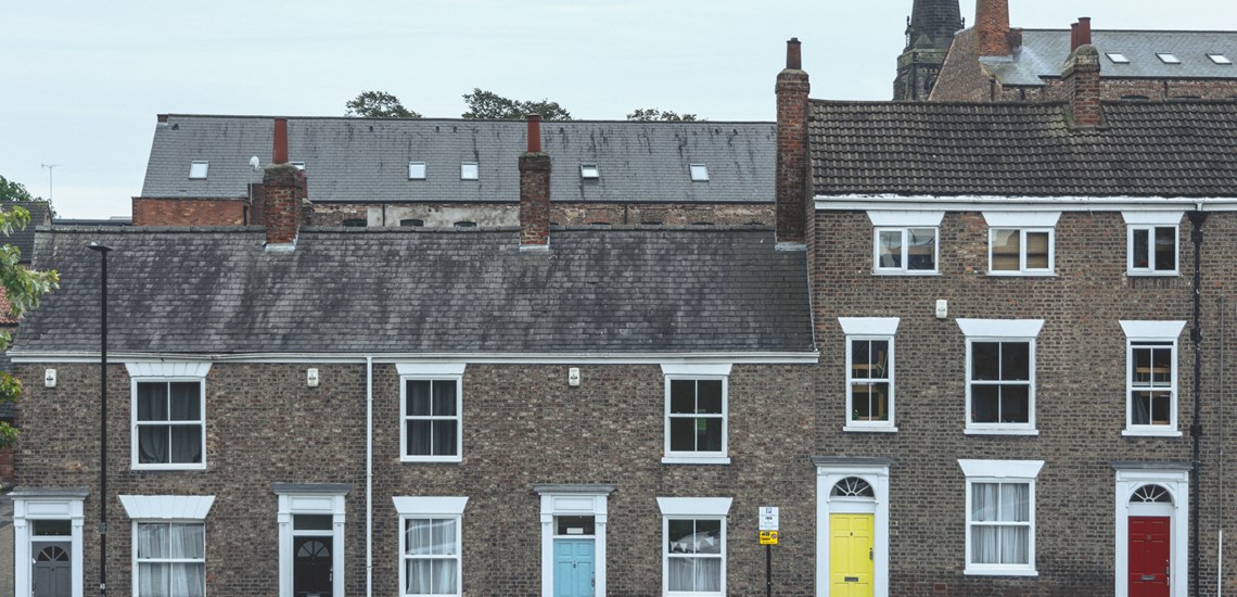 row of houses representing zero deposit mortgage